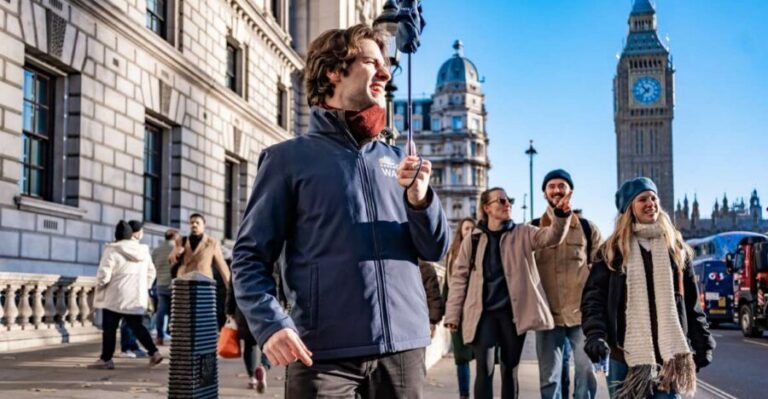 London: Best Landmarks Walking Tour - Trafalgar Square to Nelson’s Column: start with the city’s headline