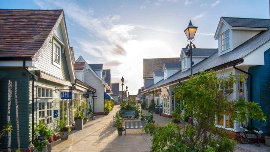 London: Bicester Village Shopping Day Trip with Coach Ride - What’s Included (and What Isn’t) So You Know What You’re Paying For