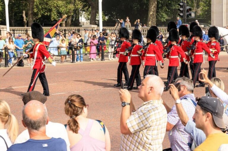 London: Big Ben, Churchill War Rooms & Buck'ham Palace Tour - Westminster on Foot: Buckingham Palace to Trafalgar Square