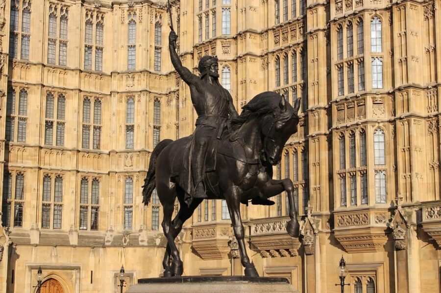 London: Big Ben, Churchill War Rooms & Buck'ham Palace Tour - What to Bring (So Your Day Stays Comfortable)