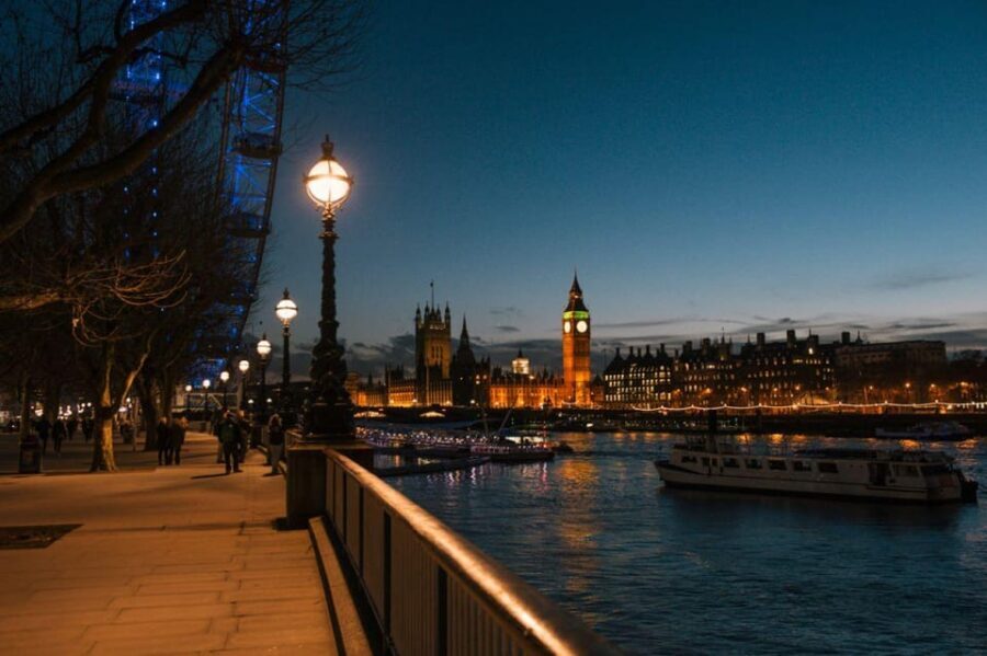 London: Big Bus Panoramic Evening Tour by Open-Top Bus - Westminster Abbey and the Houses of Parliament: where London feels ceremonial