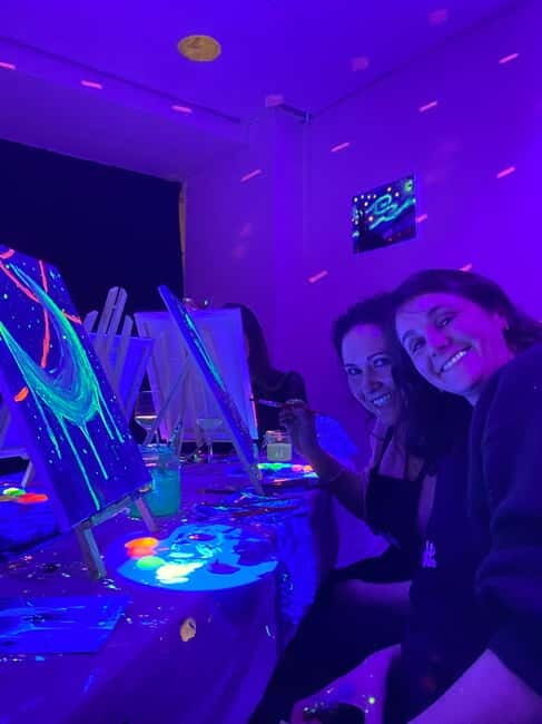 London: Bottomless Sip & Paint in the Dark - Paint in the Dark: Why This Works So Well in London