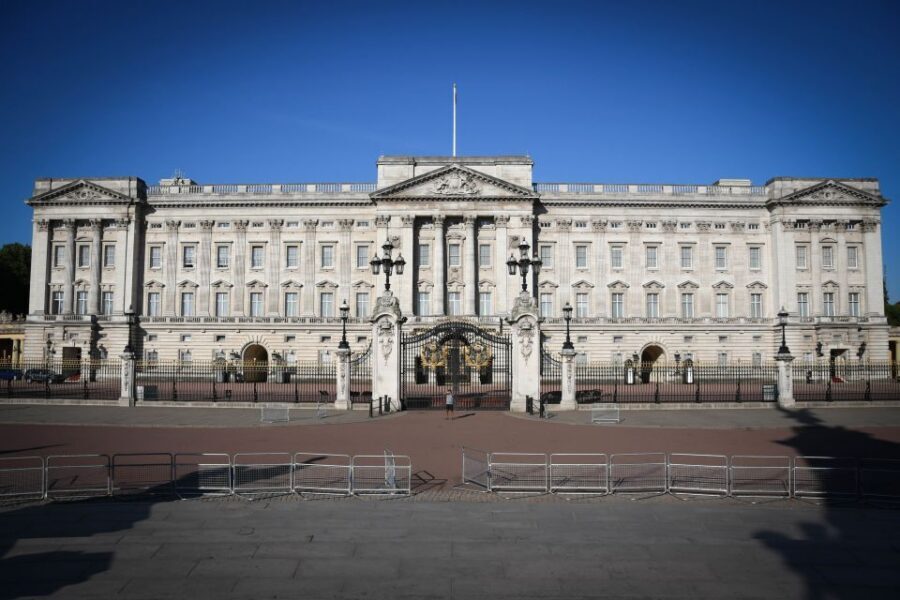 London: British Royalty Walking Tour - Whitehall to Horse Guards Parade and Downing Street: Big Street-Level Moments
