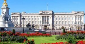 London: Buckingham Palace and Royal London Walking Tour - St James’s Palace and the changing-of-the-guard buzz