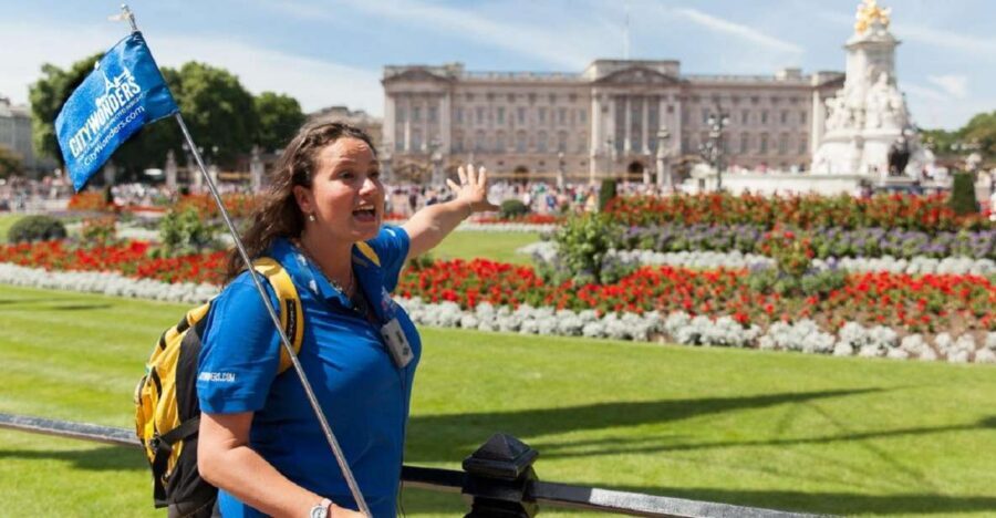 London: Buckingham Palace Entry Ticket & Royal Walking Tour - Getting oriented at the Duke of York Column