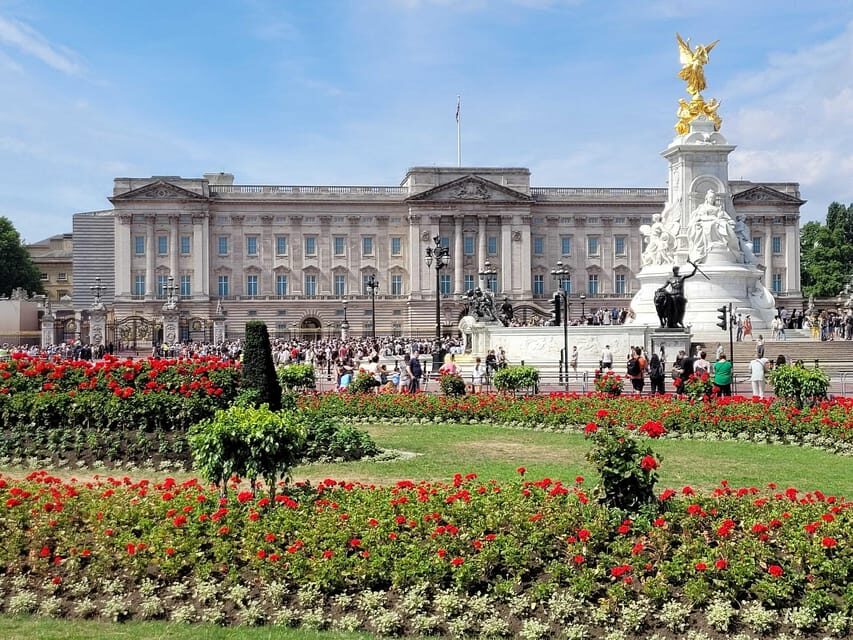 London: Buckingham Palace State Rooms & Royal Walking Tour - White Drawing Room and the Throne Room: ceremony details you can visualize