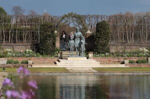 London: Buckingham Palace Walk & Tea at Kensington Palace - St James’s Palace area: the court world in the smallest streets