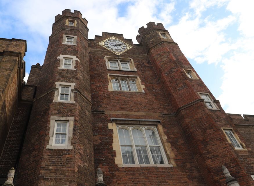London: Buckingham Palace Walk & Tea at Kensington Palace - Buckingham Palace viewpoints: bearskins, parade roots, and real geography