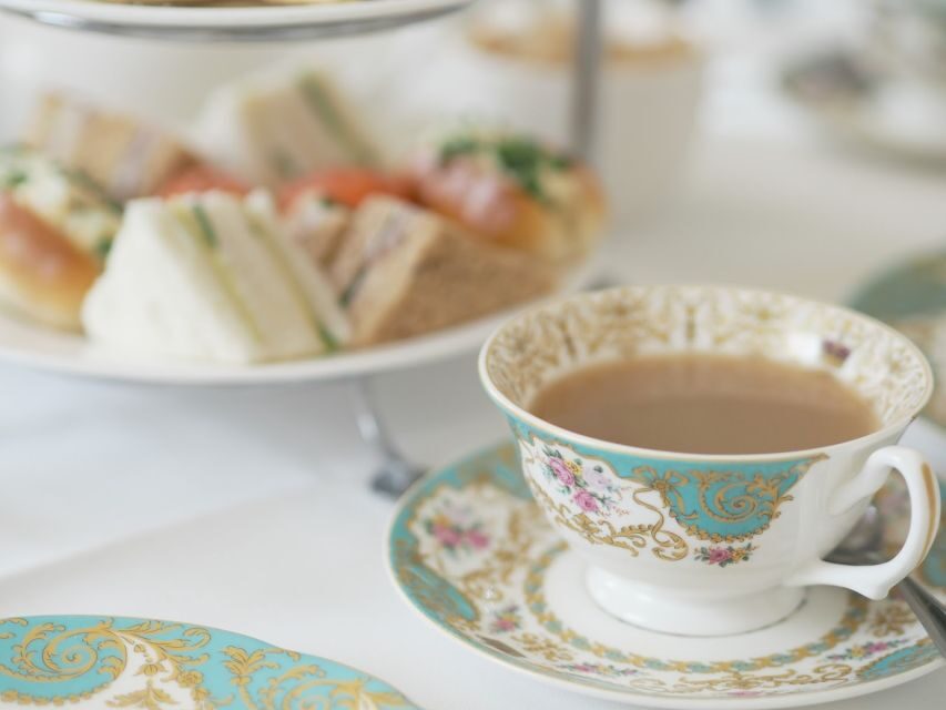 London: Buckingham Palace Walk & Tea at Kensington Palace - Riding the red bus: a short hop that makes the day feel local