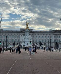 London: Buckingham Palace & Westminster Guided Walking Tour - Getting Started at Green Park’s Diana Fountain