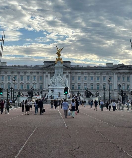 London: Buckingham Palace & Westminster Guided Walking Tour - Getting Started at Green Park’s Diana Fountain