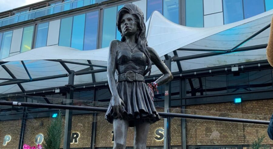 London: Camden Walking Tour - Guides matter: charm, wit, and music that fits the moment