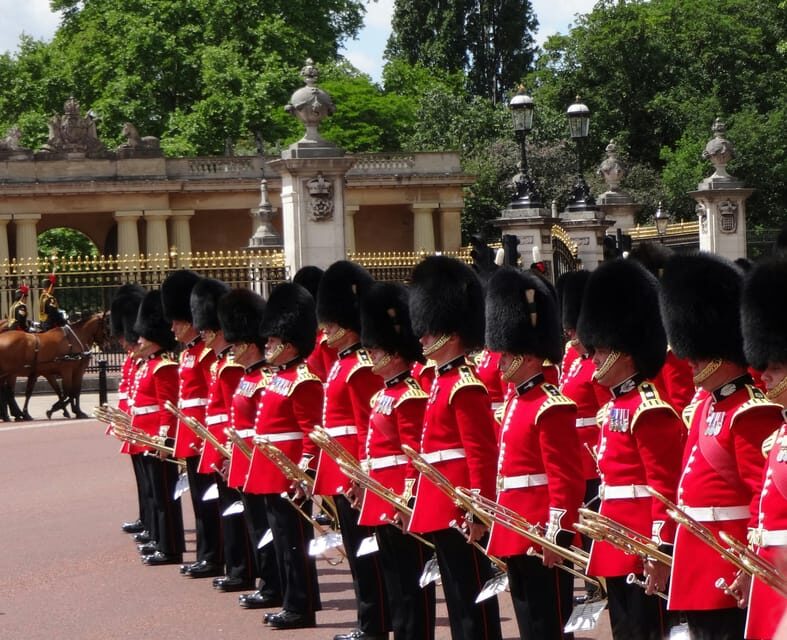 London: Changing of the Guard Experience and Landmarks Tour - Green Park Start: Easy meetup and a realistic 2-hour plan