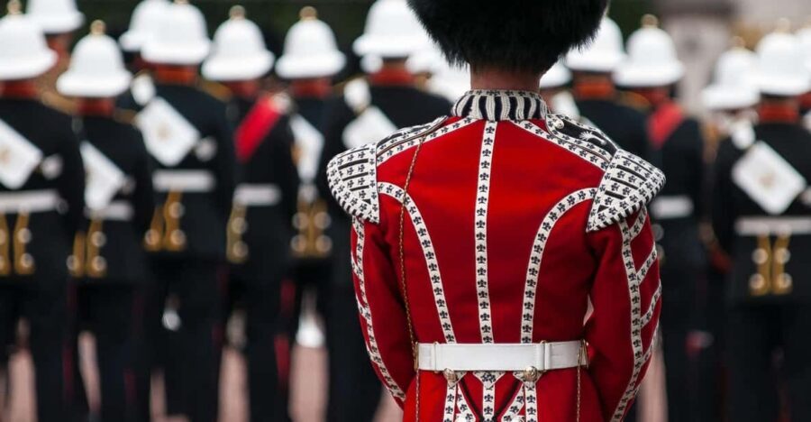 London: Changing of the Guard Experience and Landmarks Tour - The $49 value: short, guided, and best for first-time central London orientation