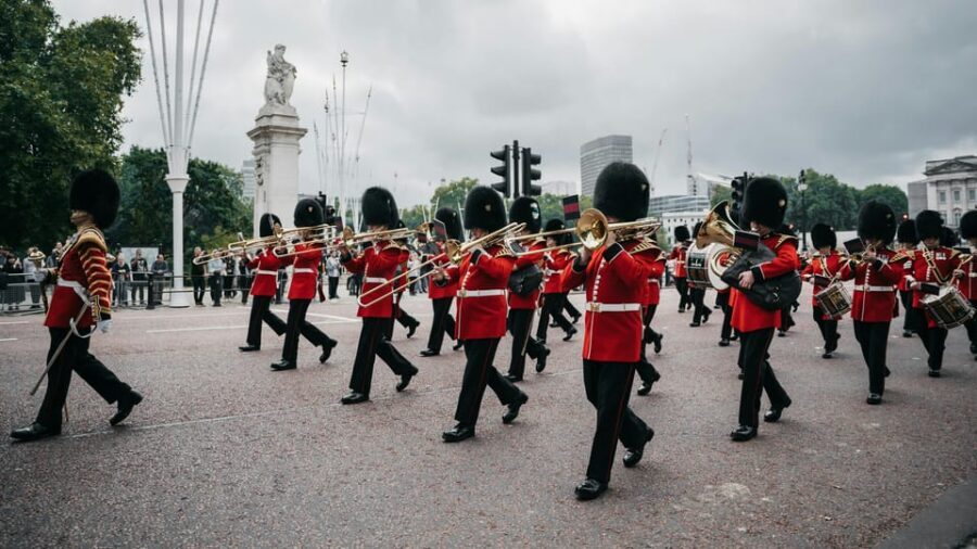 London: Changing of the Guard Experience and Landmarks Tour - Who this tour suits best (and who should pass)