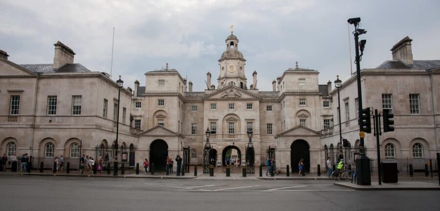 London: Changing of the Guard Guided Tour Experience - Price and value: what $20 gets you in 2 hours