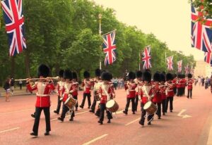 London: Changing of the Guard Guided Tour Experience - Why this guided route beats hunting outside Buckingham Palace gates