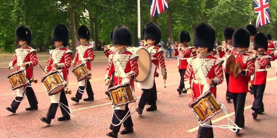 London: Changing of the Guard Guided Tour Experience - Westminster Abbey, Big Ben, and the finish near Parliament Square