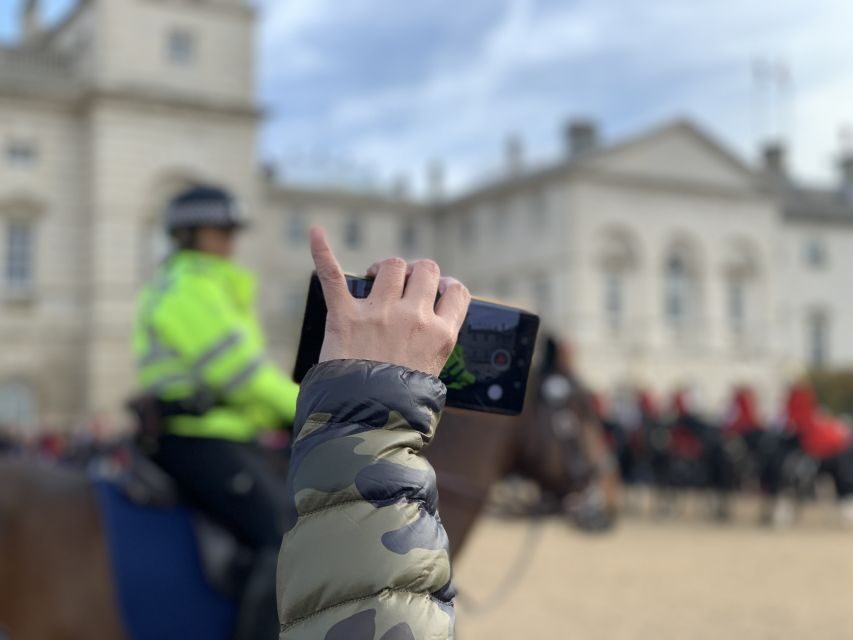 London: Changing of the Guard Private Group or Family Tour - The realistic limits: crowds, proximity, and timing changes