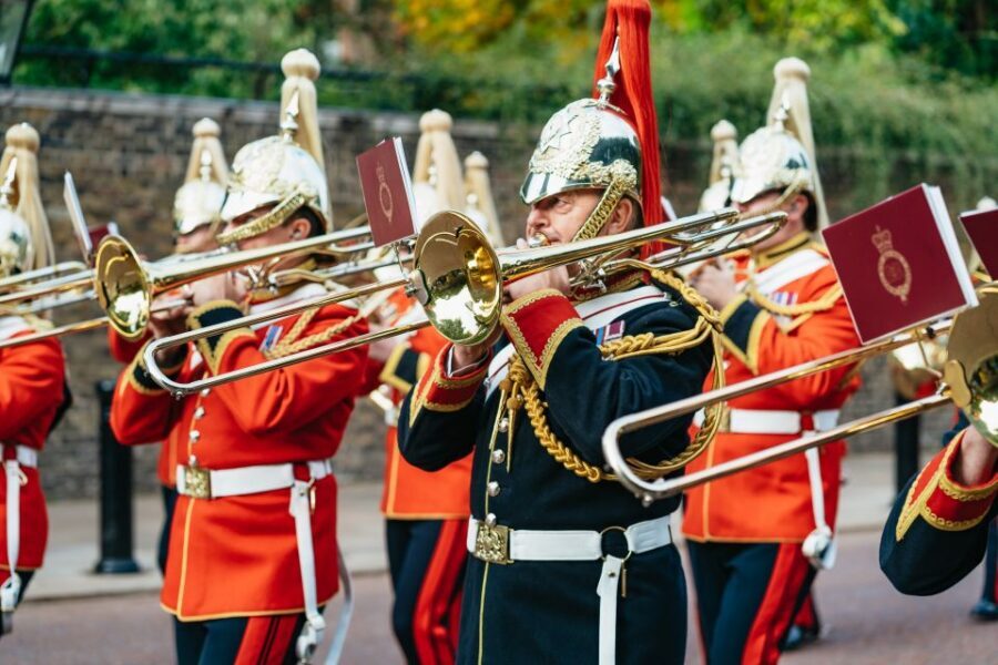 London: Changing of The Guard Tour - The finish at Buckingham Palace: you get the action, not the locked-gate view