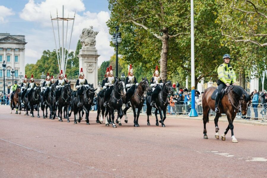 London: Changing of The Guard Tour - Uniform details you’ll actually notice (and remember)