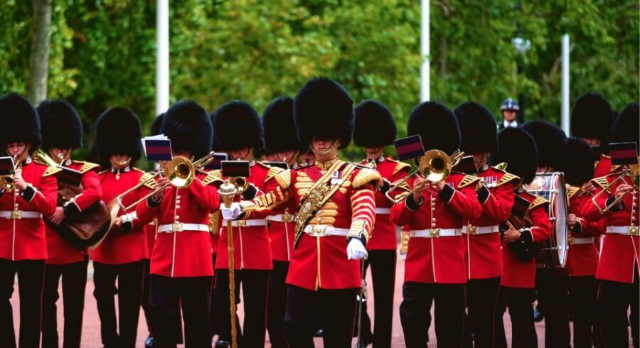 London: Changing of the Guard Tour at Buckingham Palace - What’s the real value of $18 for 2 hours?