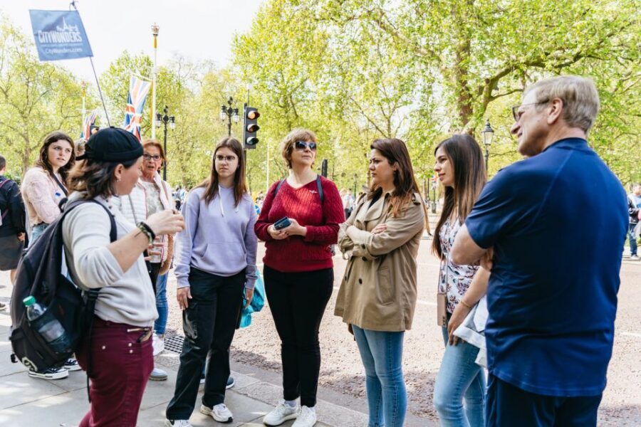 London: Changing of the Guard Tour by Buckingham Palace - What happens at the end: drop-offs that widen your options