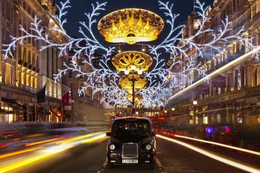 London: Christmas Eve City Tour with Dinner & Midnight Mass - How the Christmas Eve night tour starts: lights, landmarks, and orientation