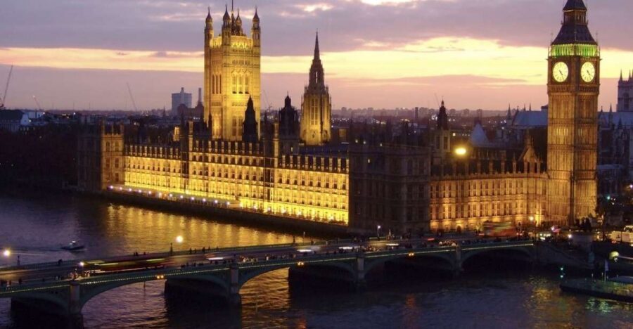 London: Christmas Eve City Tour with Dinner & Midnight Mass - Price and value: what you’re paying for at $172 per person