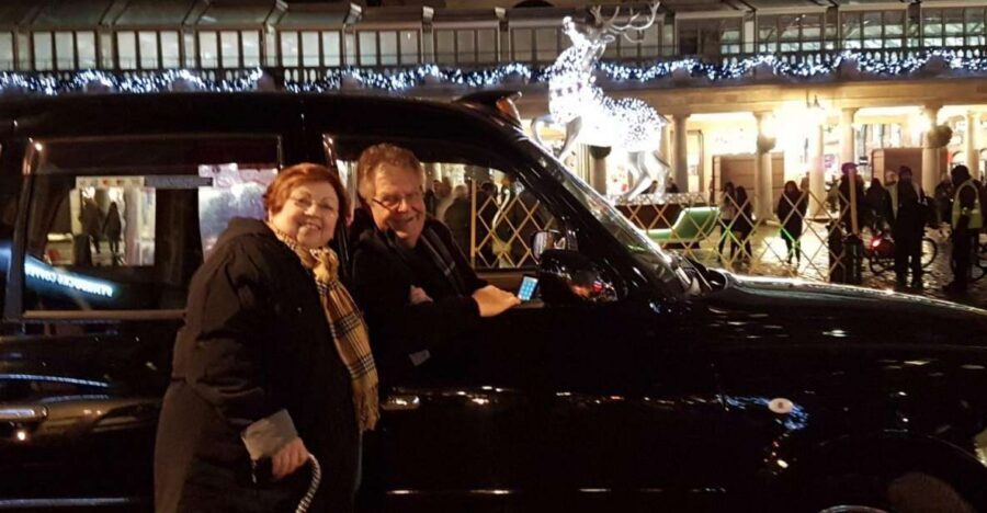 London: Christmas Lights Tour in a Black Cab - The 2.5-hour flow: pickup, photo stops, and drop-off