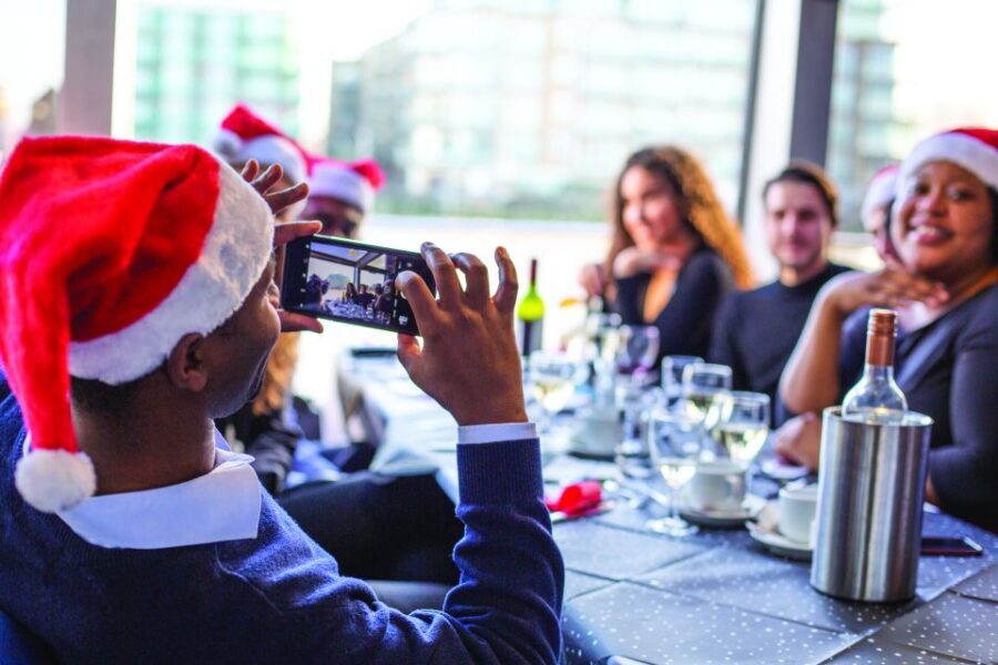 London: Christmas Party Lunch Cruise - Live Vocalist, Dancing, and the Real Atmosphere on Board