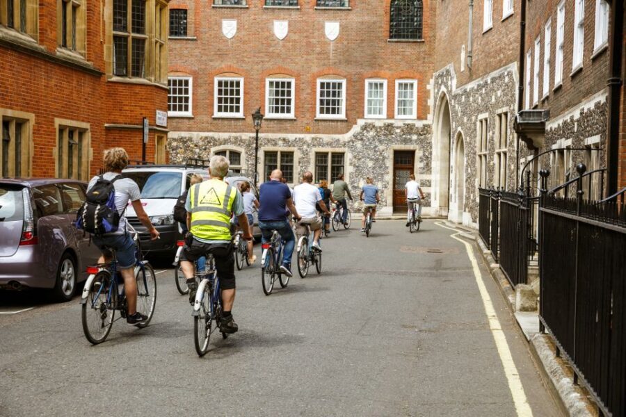 London: Classic Gold 3.5-Hour Bike Tour - Big Ben, Westminster Abbey, and the Westminster-to-bridge rhythm