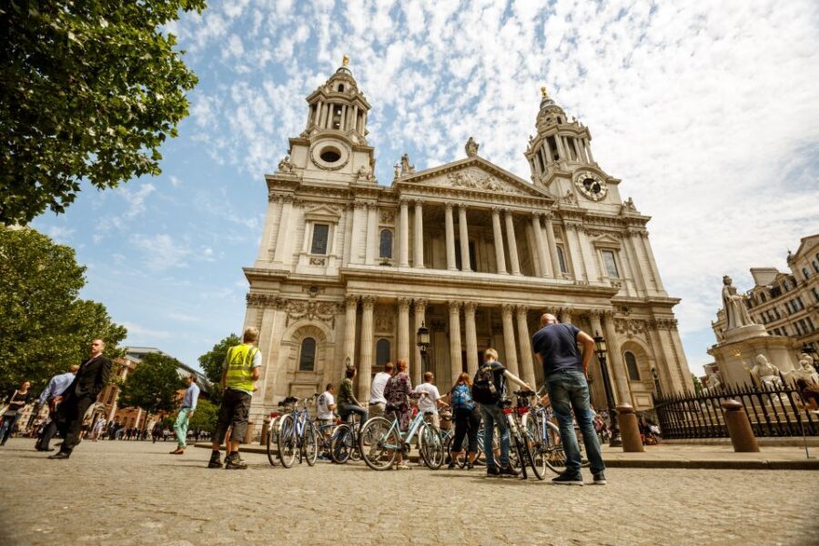 London: Classic Gold 3.5-Hour Bike Tour - Covent Garden street theater break: plan for a bonus, not a schedule guarantee