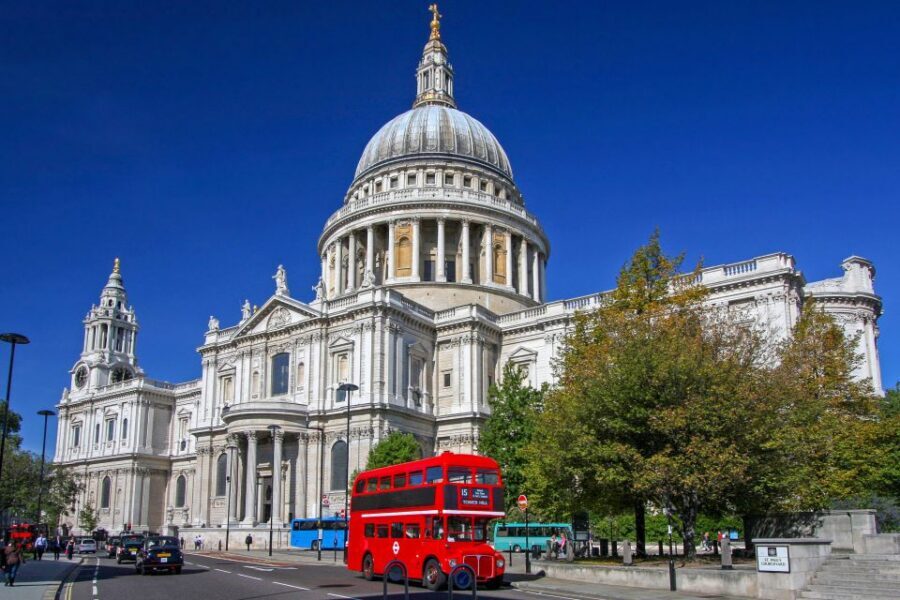 London: Crown Jewels Tour with River Cruise - St. Paul’s Cathedral guided visit: Wren’s dome and the moments you’ll remember