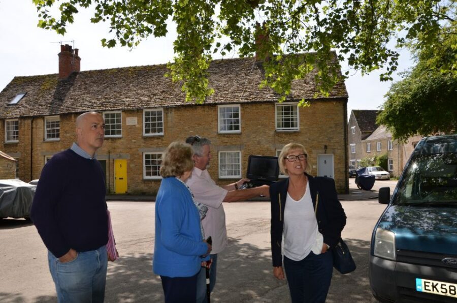 London: Downton Abbey Countryside Black Taxi VIP Tour - FAQ