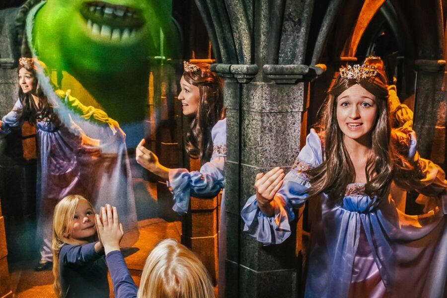 London: DreamWorks Shrek's Adventure Tour - Inside the show: Cinderella in the swamp, Puss in Boots, and the wheel of torture