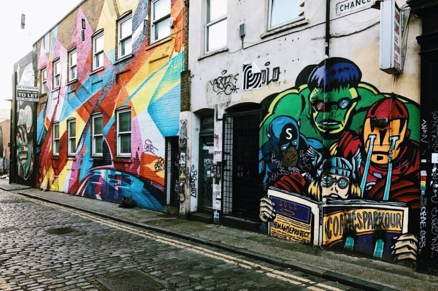 London East End - Guided Walking Tour 12 guests 2,5h - Whitechapel, Brick Lane, and the High Street: where the layers get more personal