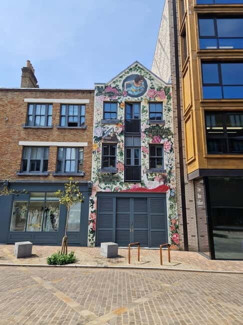 London: East End Instagrammable Street Art & Graffiti Tour - Ebor Street and the letter-makers: neon and bold type