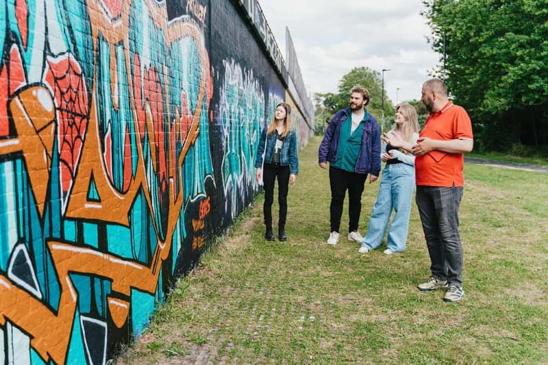 London: East End Instagrammable Street Art & Graffiti Tour - Brick Lane: the right angle is half the art