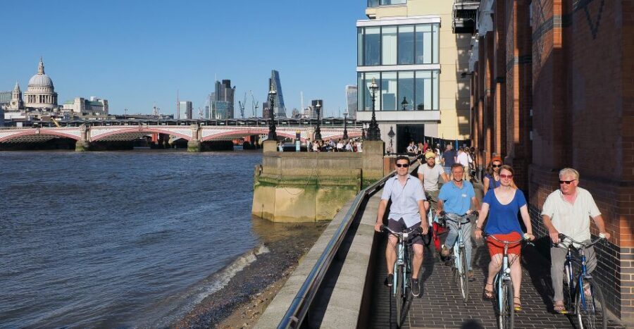 London: East London Town 3.5-Hour Bike Tour - Thames Ride to the Tower Bridge: Globe Theatre to Golden Hinde