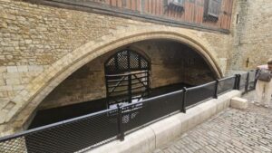 London: Easy Access Tower of London and Crown Jewels Tour - Skip the Ticket Desk with Timed Entry