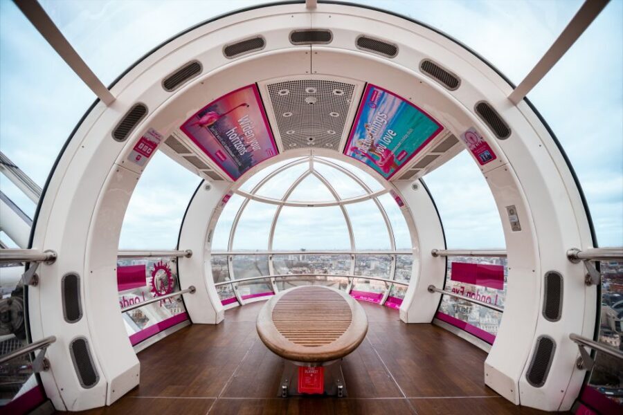 London Eye Private Capsule Experience for Couples or Groups - Couples Versus Groups: Who This Private Capsule Fits Best