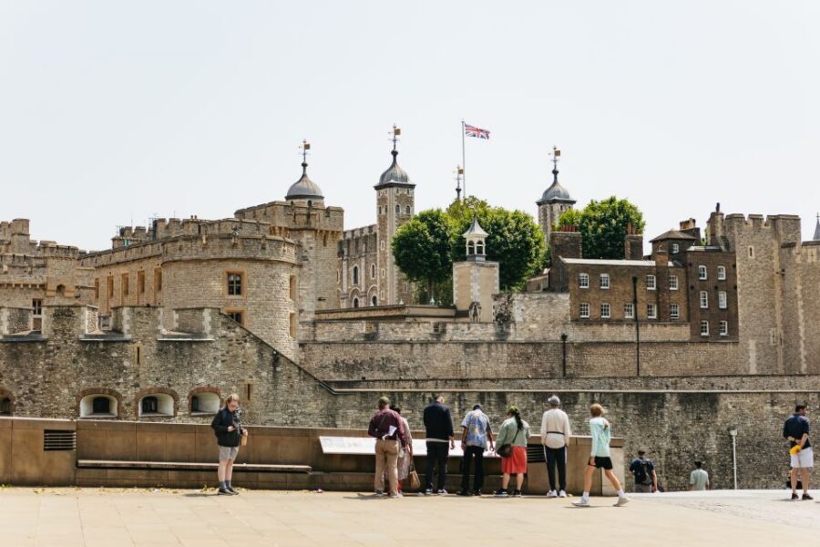London: Full Day Tower, St. Paul's, Cruise & Eye Experience - Buckingham Palace: changing of the guard when it’s on