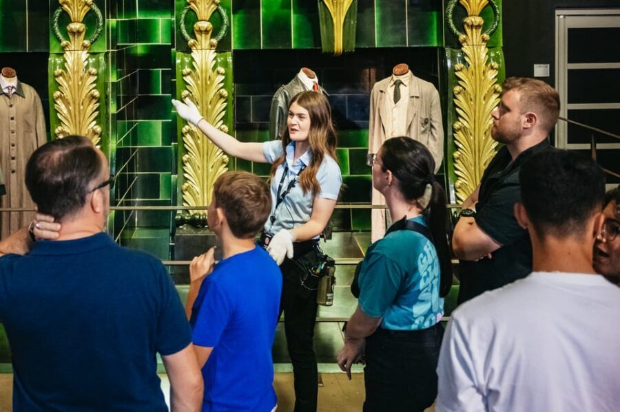 London: Fully-Guided Making of Harry Potter Tour - Hogwarts Express™ and Platform 9 ¾™: the photo moment plan you’ll thank yourself for