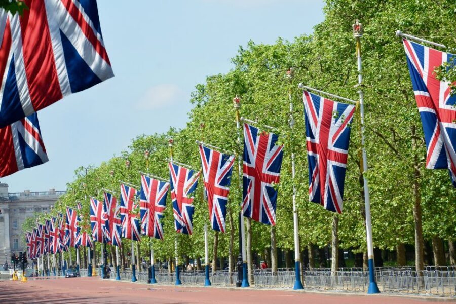 London: German-Speaking Guided Tour of Westminster - The Mall: Walking the Ceremonial Route Instead of Just Looking at It