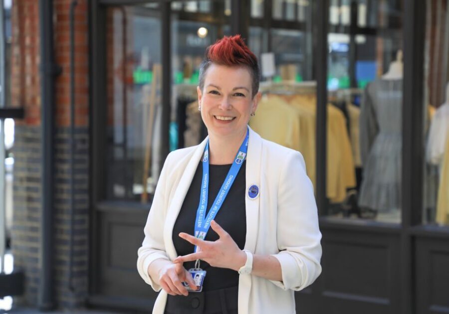 London: German-Speaking Guided Tour of Westminster - St. James’ Palace and Clarence House: Royals Without the Royal-Only Feeling