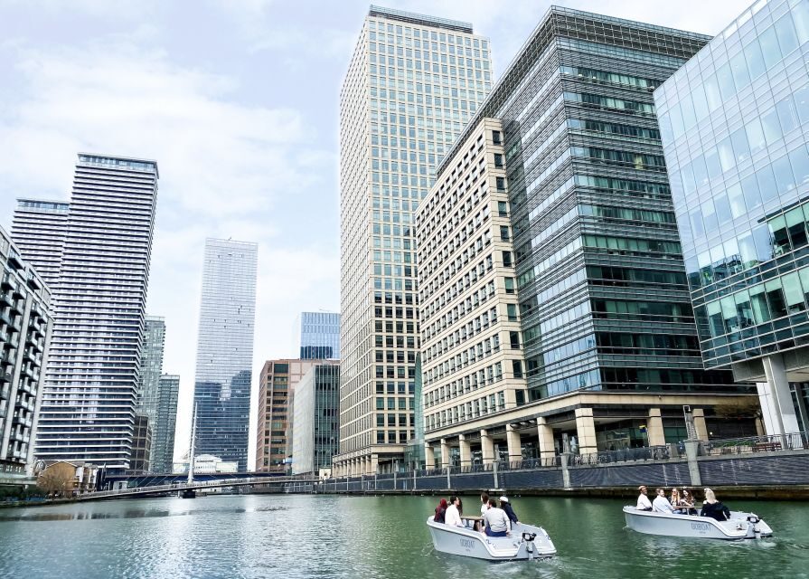London: GoBoat Rental in Canary Wharf with London Docklands - Canary Wharf boating: the fun part is you steer