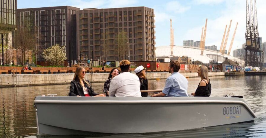 London: GoBoat Rental in Canary Wharf with London Docklands - How GoBoat gets you from land legs to captain fast