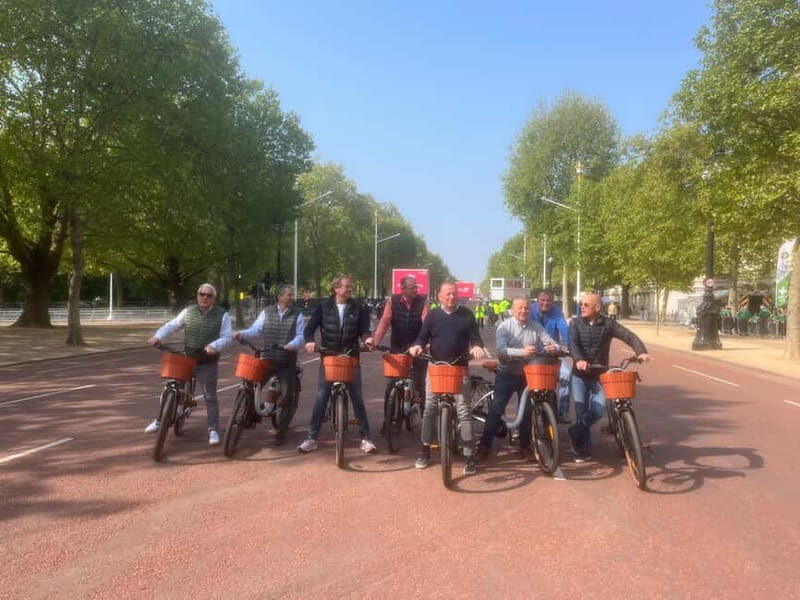 London: Guided E-bike Tour - E-bike comfort and safety: what the included helmet changes