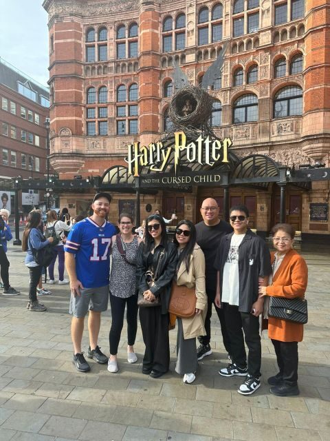 London: Guided Harry Potter Tour - Trafalgar Square and the premiere-cinema stops: watching London do its movie job